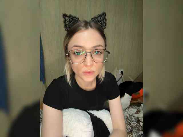 FoxyLina Live Webcam on BongaCams