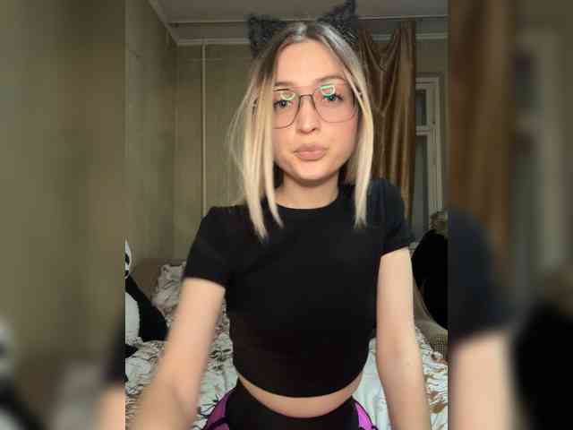 FoxyLina Live Webcam on BongaCams