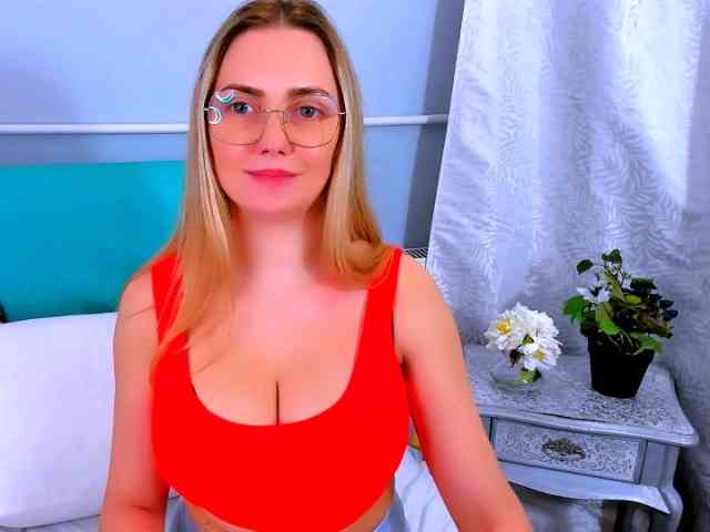EliseBlondeX webcam