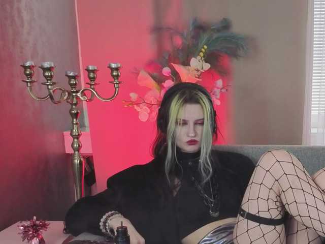 ToxicKittyy's BongaCams show and profile
