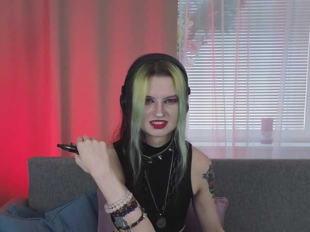 ToxicKittyy's BongaCams show and profile