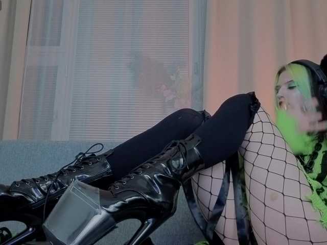 ToxicKittyy's BongaCams show and profile