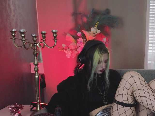 ToxicKittyy's BongaCams show and profile