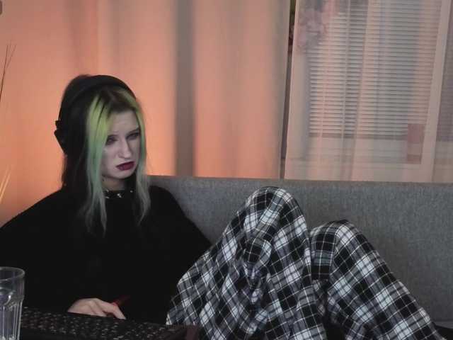 ToxicKittyy's BongaCams show and profile