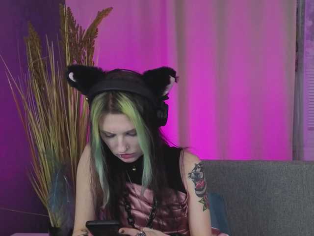 ToxicKittyy live cam profile