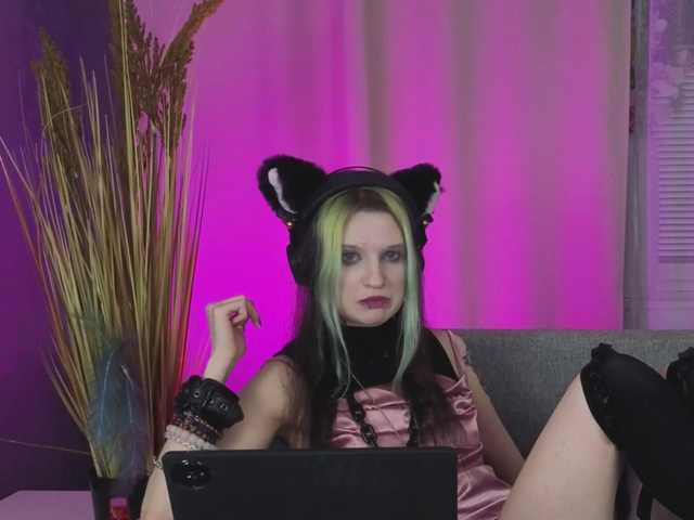 ToxicKittyy live cam profile