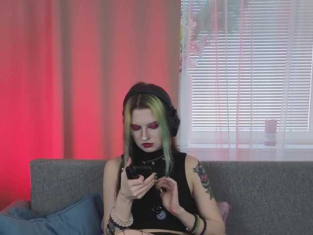 ToxicKittyy's BongaCams show and profile