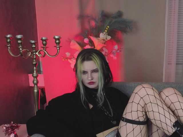 ToxicKittyy's BongaCams show and profile