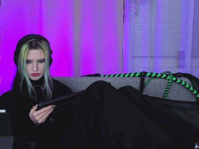 ToxicKittyy's BongaCams show and profile