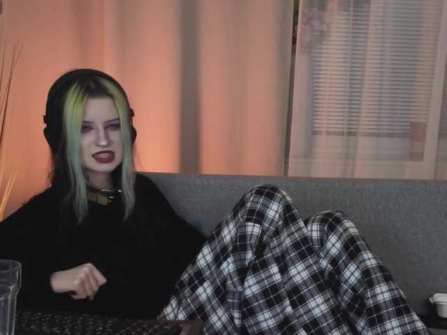 ToxicKittyy's BongaCams show and profile