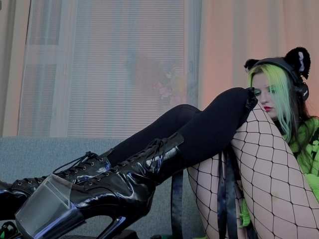 ToxicKittyy's BongaCams show and profile