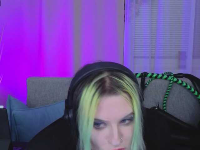 ToxicKittyy's BongaCams show and profile