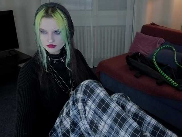 ToxicKittyy's BongaCams show and profile