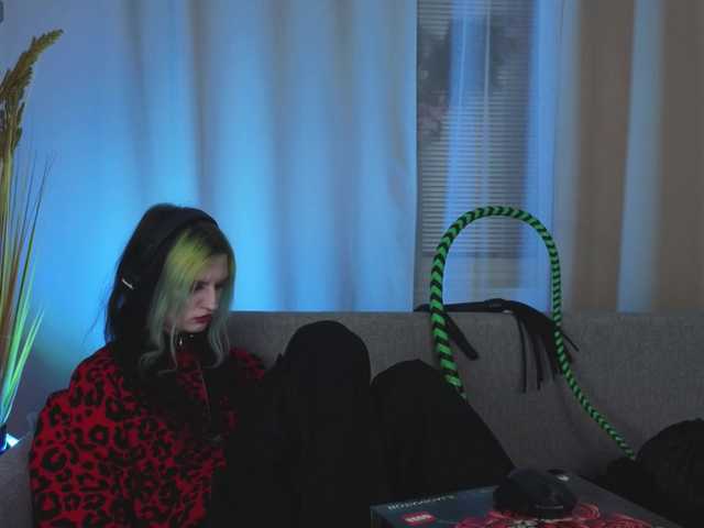 ToxicKittyy's BongaCams show and profile