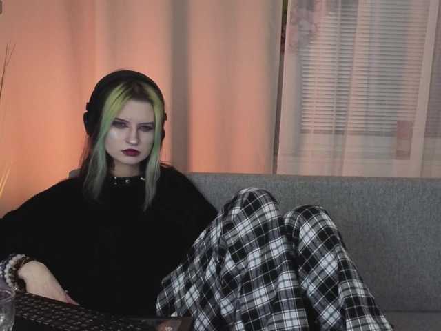 ToxicKittyy's BongaCams show and profile