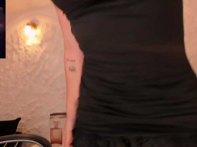 BellaThompson's BongaCams show and profile