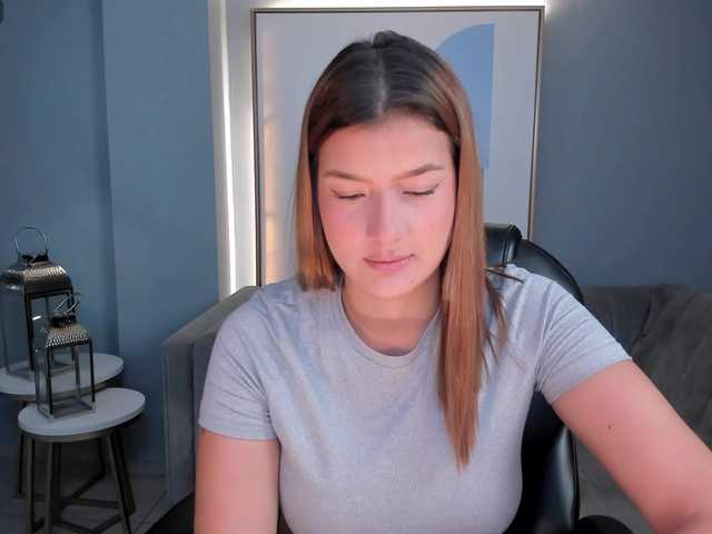BellaThompson's BongaCams show and profile