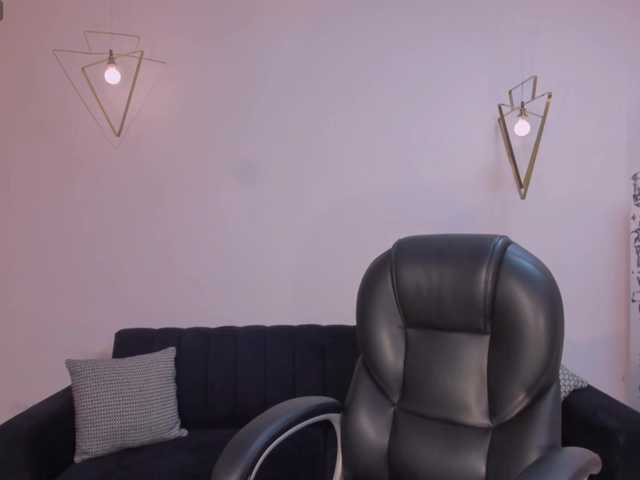 BellaThompson's BongaCams show and profile