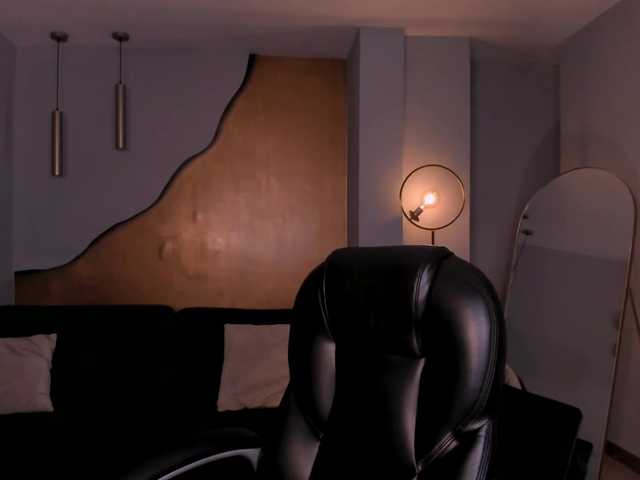 BellaThompson's BongaCams show and profile