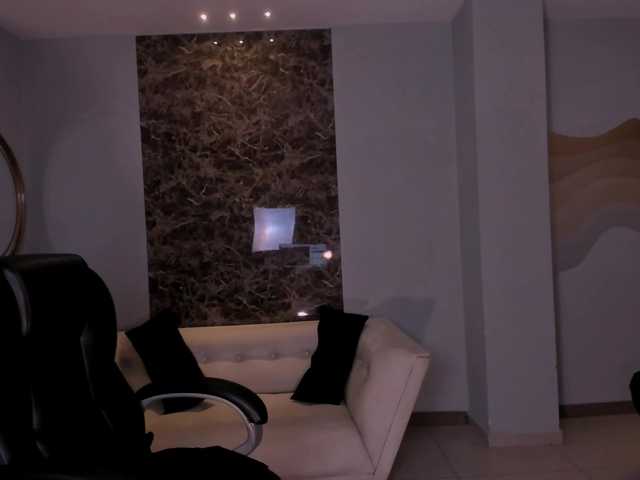 BellaThompson's BongaCams show and profile