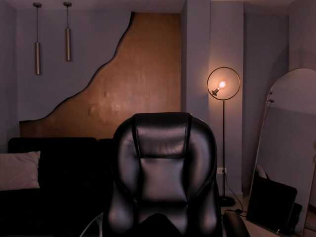 BellaThompson's BongaCams show and profile