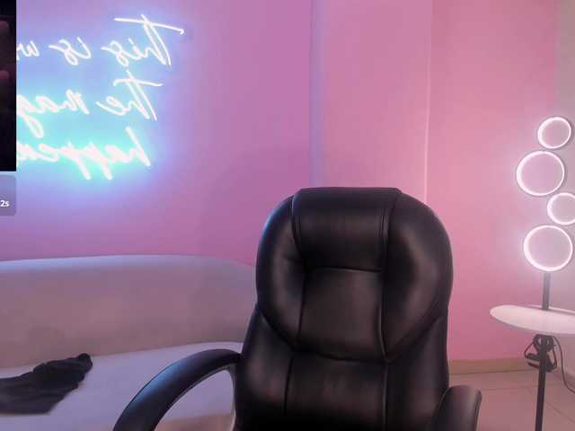 BellaThompson's BongaCams show and profile