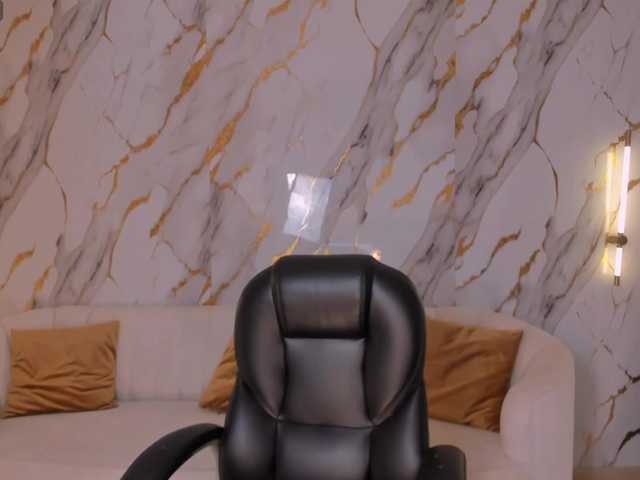 BellaThompson's BongaCams show and profile