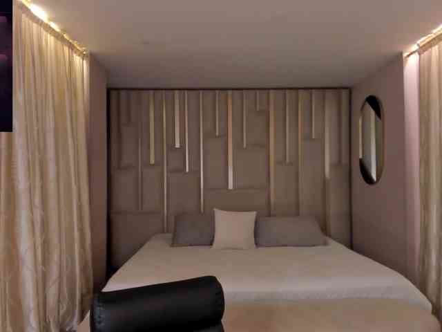 BellaThompson webcam