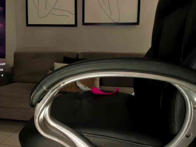 BellaThompson webcam