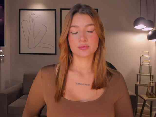 BellaThompson webcam