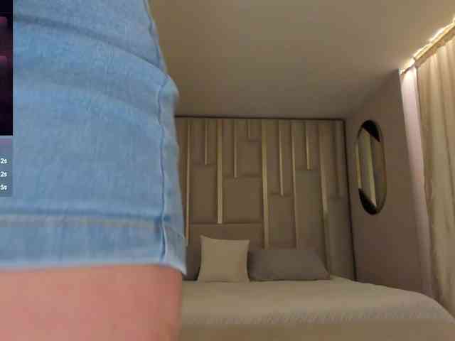 BellaThompson webcam