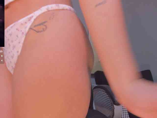 BellaThompson webcam