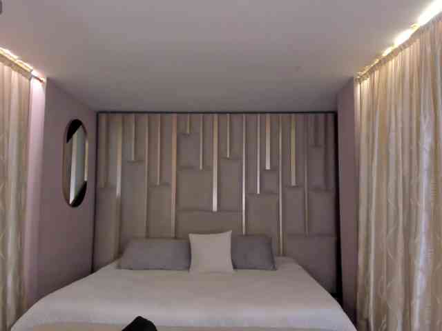 BellaThompson webcam