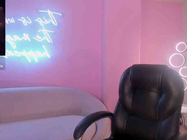 BellaThompson webcam