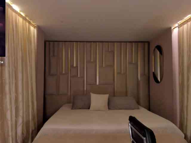 BellaThompson webcam