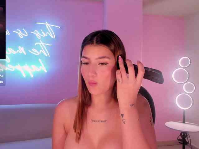 BellaThompson webcam