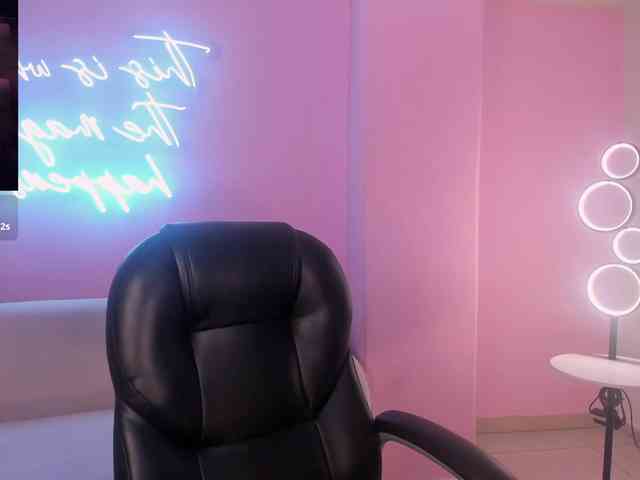 BellaThompson webcam