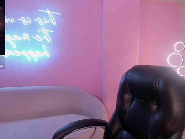 BellaThompson webcam