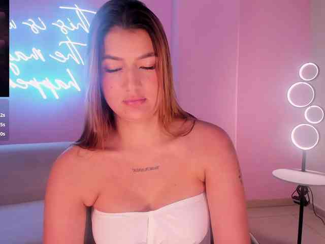 BellaThompson webcam