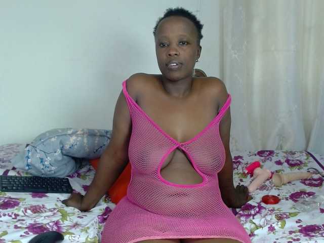 LynaBella's BongaCams show and profile