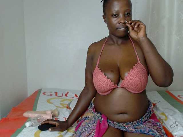 LynaBella's BongaCams show and profile