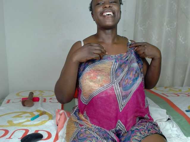 LynaBella's BongaCams show and profile