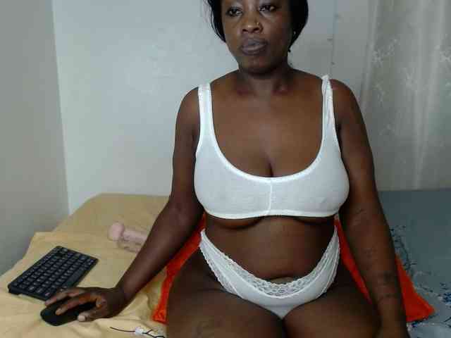 LynaBella Live Webcam on BongaCams