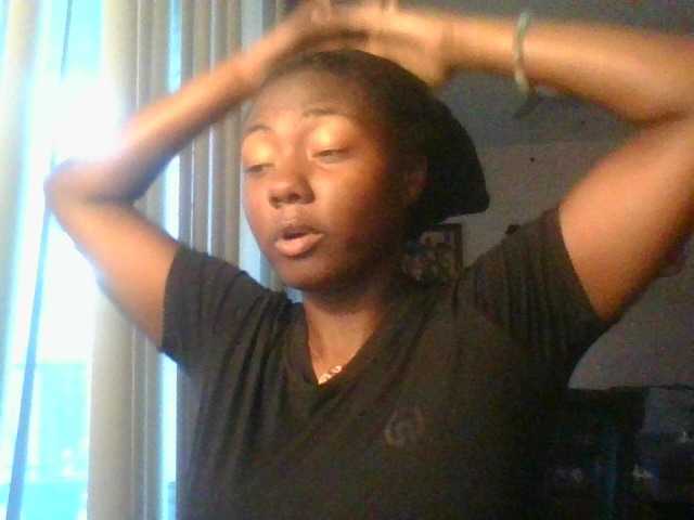 ximora212 broadcasting live