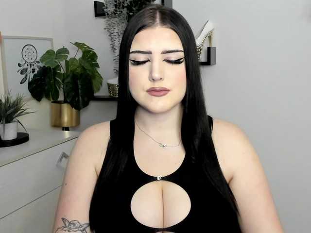 Miabrunette22's BongaCams show and profile