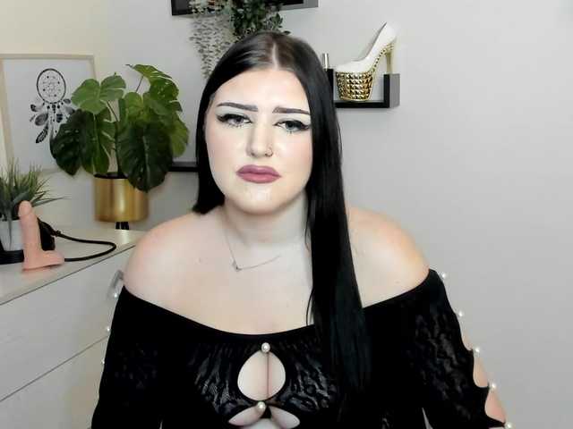 Miabrunette22's BongaCams show and profile