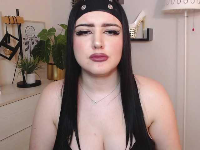 Miabrunette22 Live Cam on BongaCams