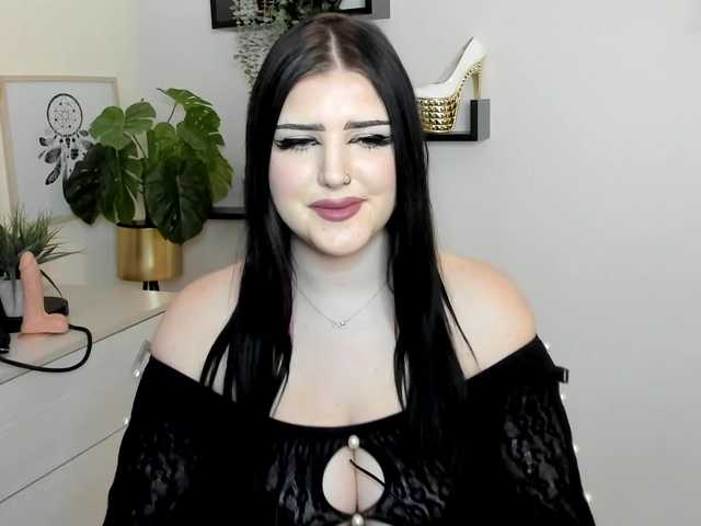 Miabrunette22's BongaCams show and profile