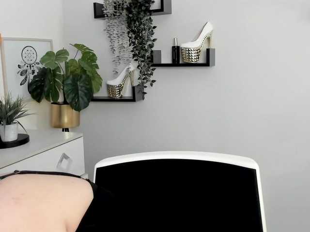 Miabrunette22's BongaCams show and profile