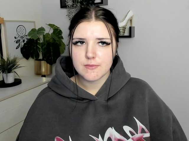 Miabrunette22's BongaCams show and profile